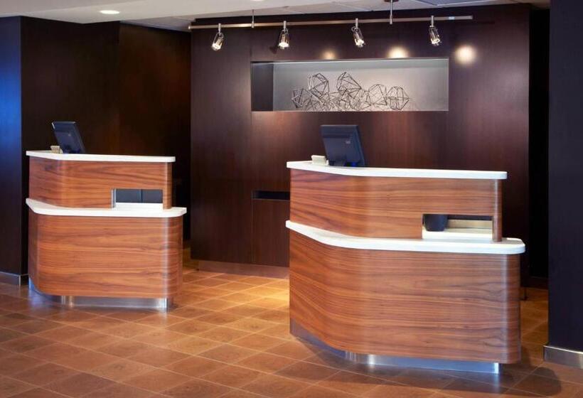 فندق Courtyard By Marriott Detroit Warren