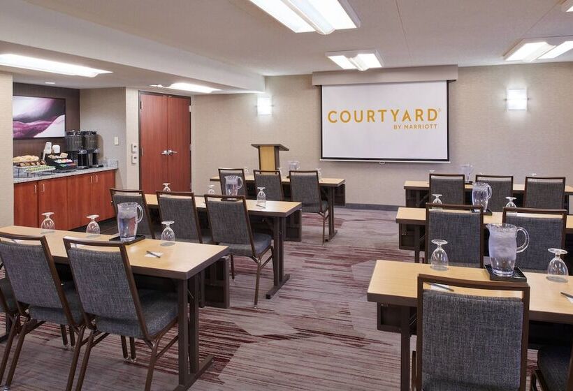 فندق Courtyard By Marriott Detroit Warren