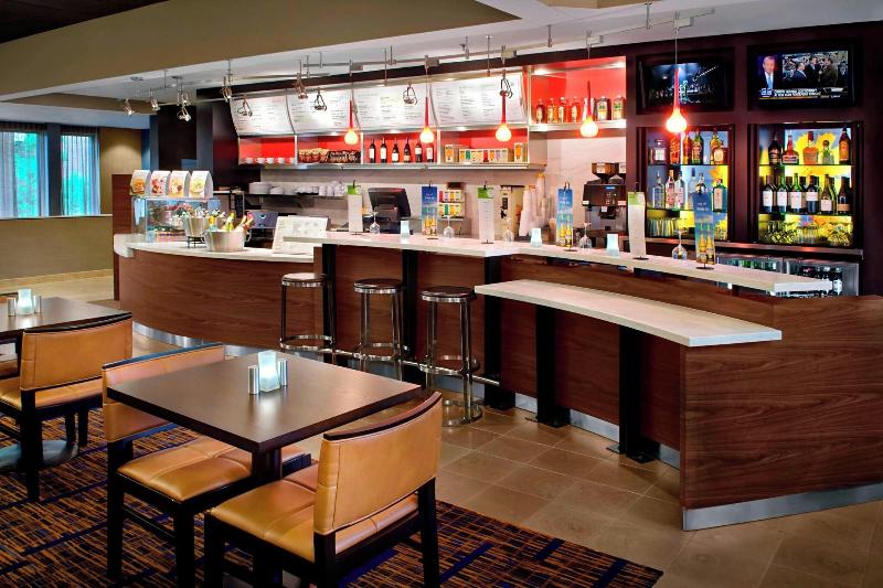 هتل Courtyard By Marriott Hartford Windsor Airport