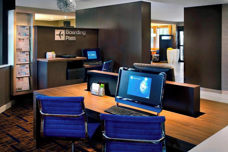 هتل Courtyard By Marriott Hartford Windsor Airport