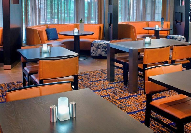 هتل Courtyard By Marriott Hartford Windsor Airport