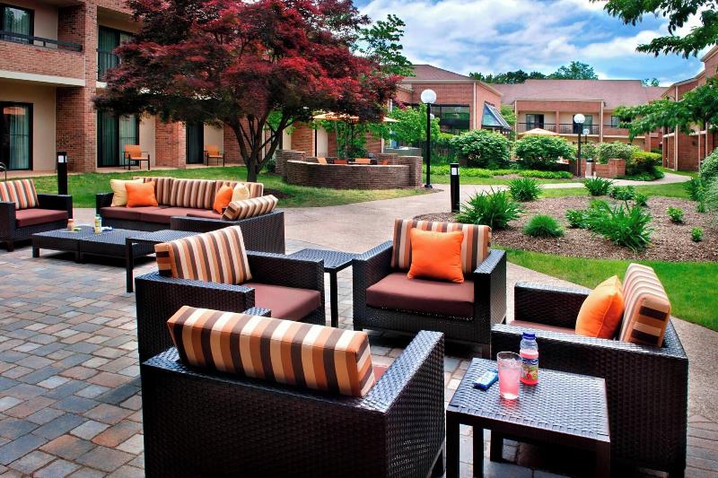 هتل Courtyard By Marriott Hartford Windsor Airport