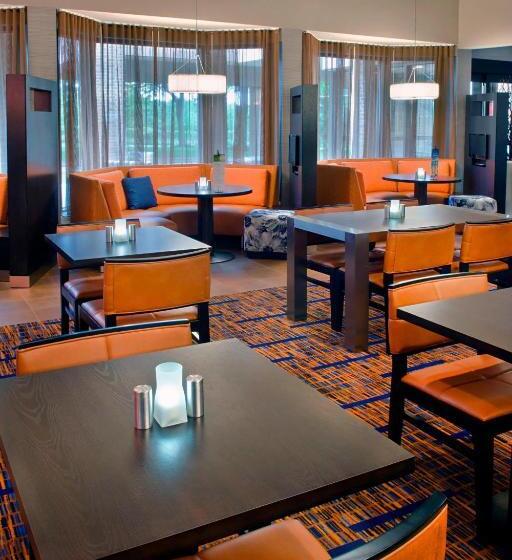 هتل Courtyard By Marriott Hartford Windsor Airport