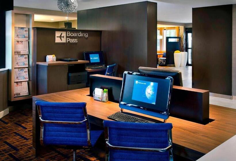 هتل Courtyard By Marriott Hartford Windsor Airport
