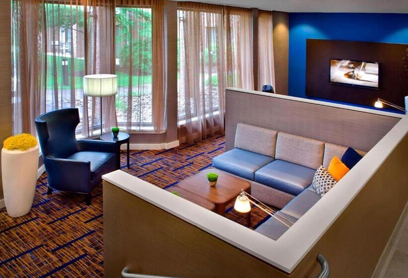 هتل Courtyard By Marriott Hartford Windsor Airport