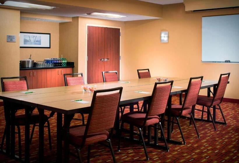 فندق Courtyard Melbourne West