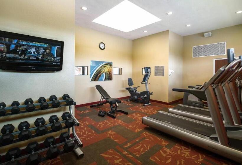 فندق Courtyard Melbourne West