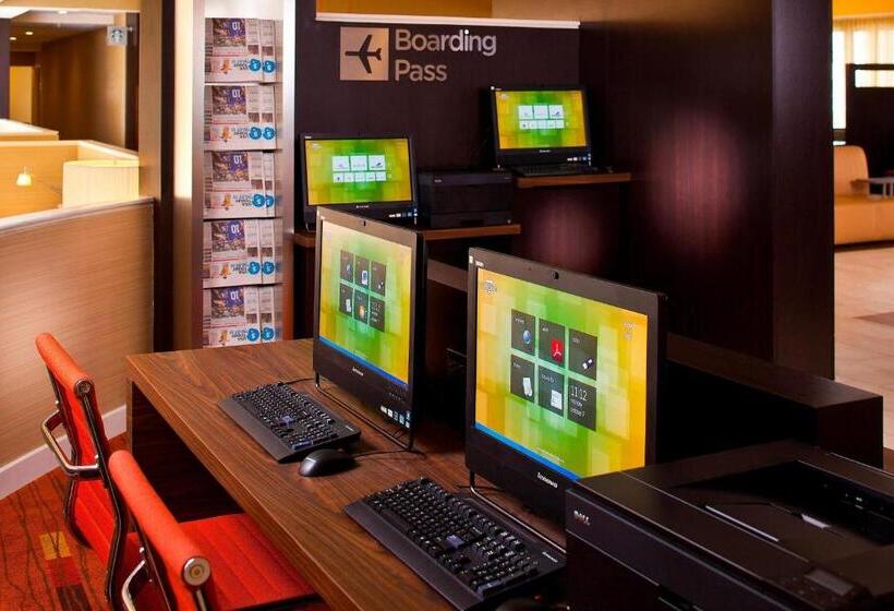 فندق Courtyard Melbourne West