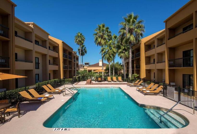 فندق Courtyard Melbourne West