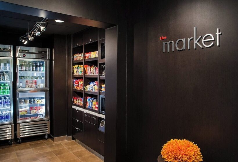 Отель Courtyard Charlotte Arrowood