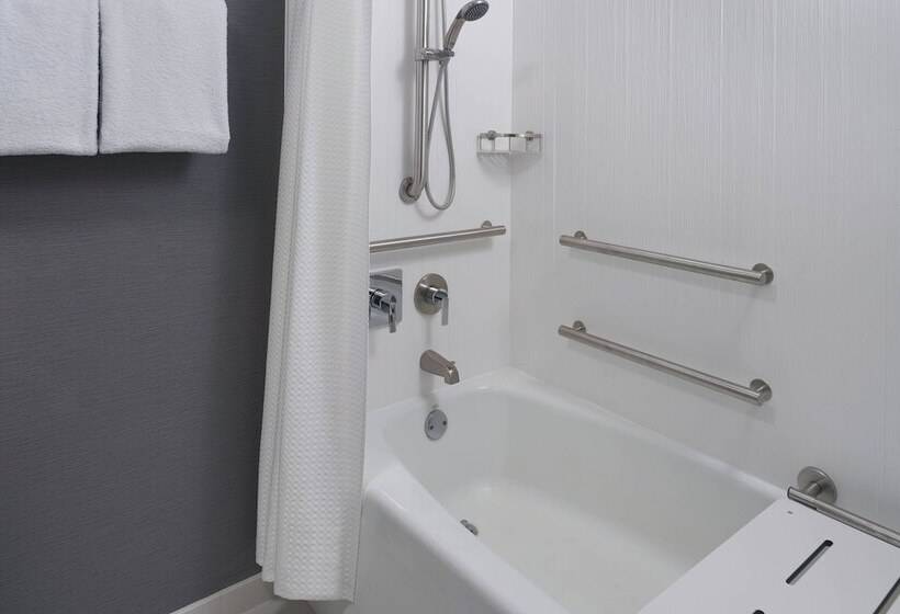 Отель Courtyard Charlotte Arrowood