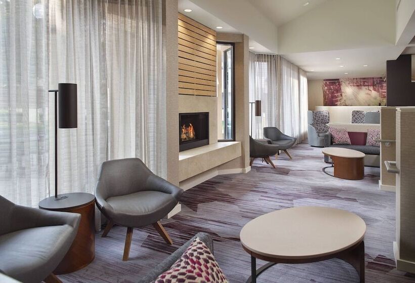 Отель Courtyard Charlotte Arrowood