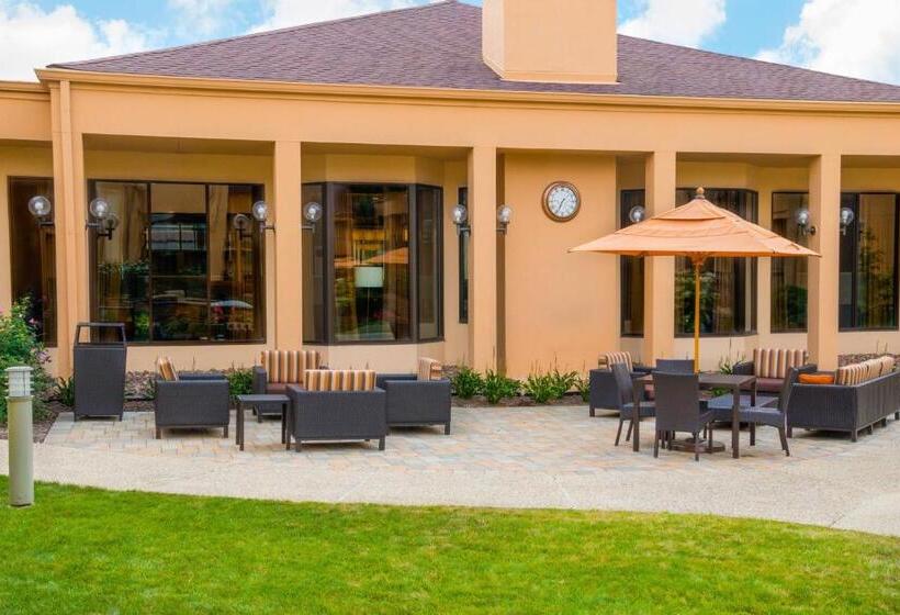 هتل Courtyard Chicago Deerfield