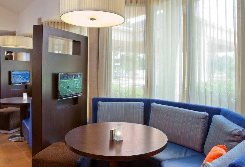 هتل Courtyard By Marriott Columbus