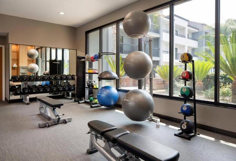 هتل Courtyard By Marriott Fresno