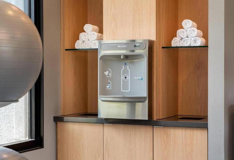 هتل Courtyard By Marriott Fresno
