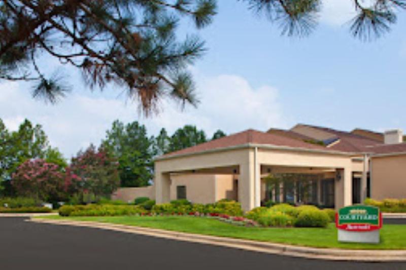 בית מלון כפרי Courtyard By Marriott Huntsville University Drive