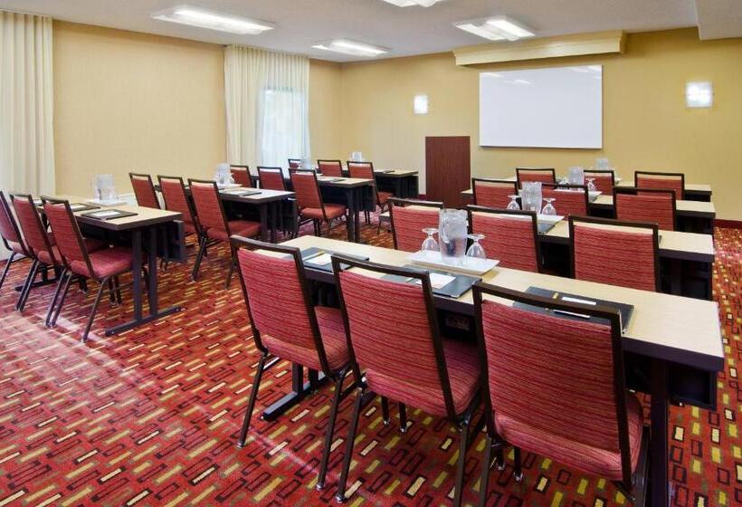 בית מלון כפרי Courtyard By Marriott Huntsville University Drive