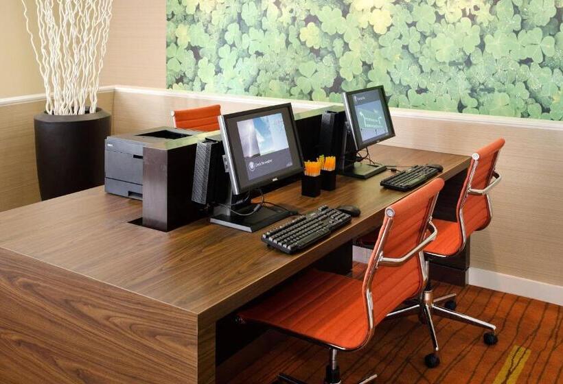 בית מלון כפרי Courtyard By Marriott Huntsville University Drive