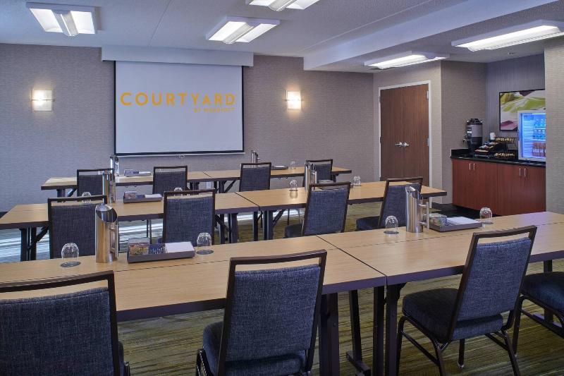فندق Courtyard By Marriott Indianapolis Castleton