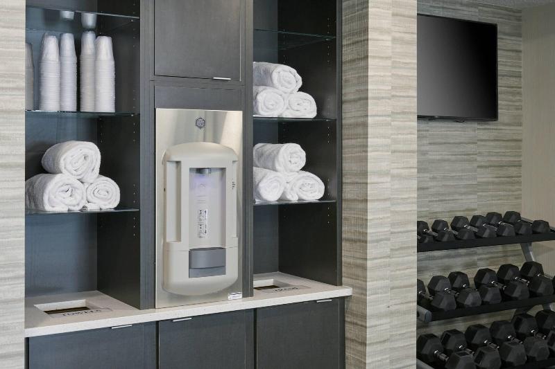 فندق Courtyard By Marriott Indianapolis Castleton