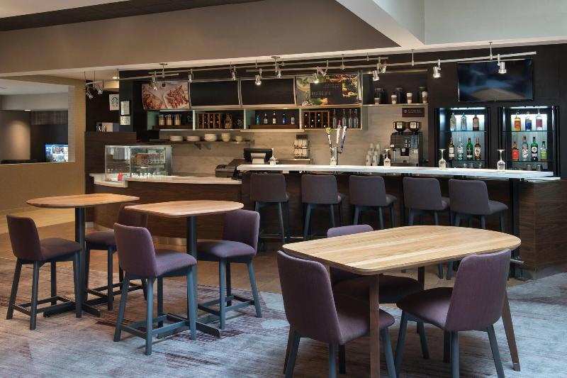 ホテル Courtyard By Marriott Lincroft Red Bank