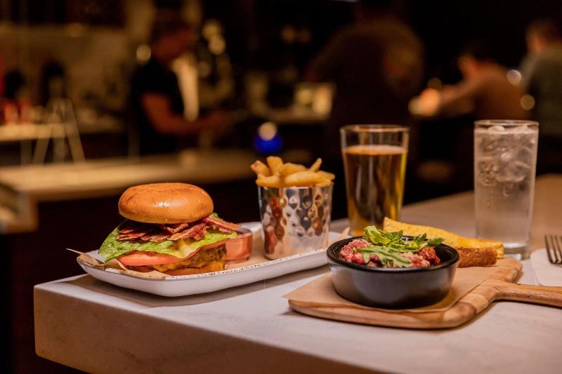 ホテル Courtyard By Marriott Lincroft Red Bank