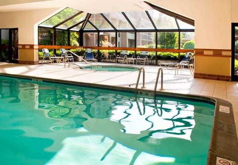 ホテル Courtyard By Marriott Lincroft Red Bank