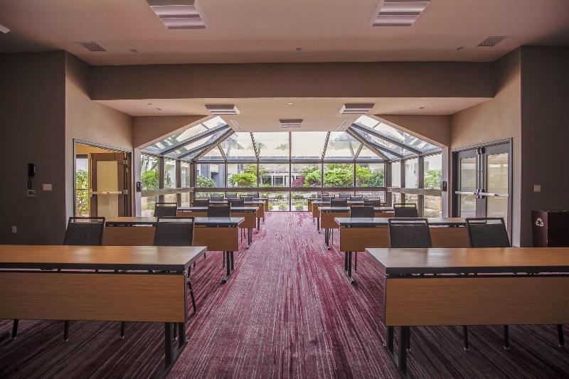 ホテル Courtyard By Marriott Lincroft Red Bank