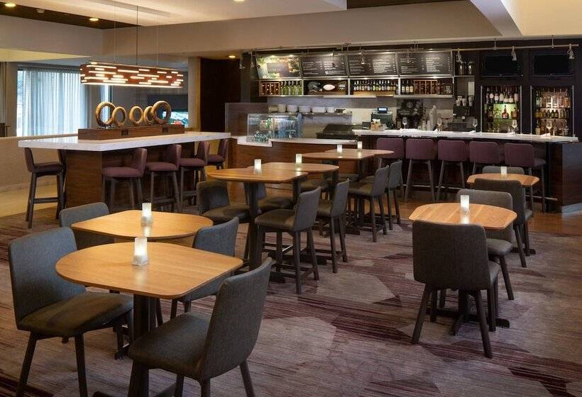 ホテル Courtyard By Marriott Memphis East/park Avenue