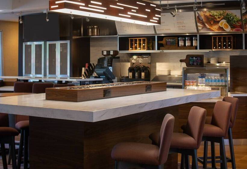 ホテル Courtyard By Marriott Memphis East/park Avenue