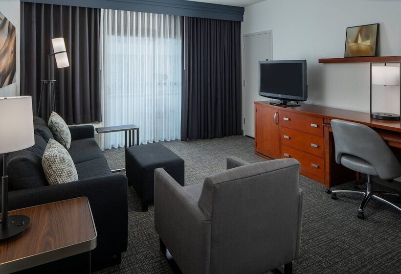 ホテル Courtyard By Marriott Memphis East/park Avenue