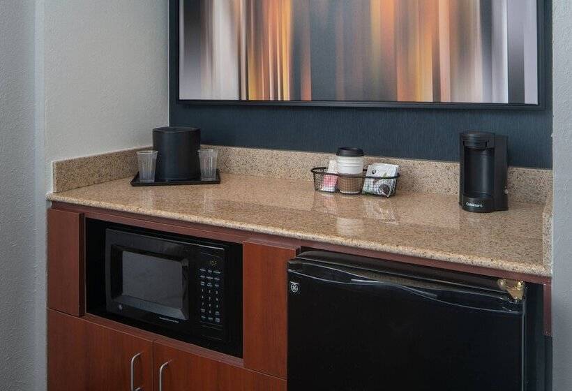 ホテル Courtyard By Marriott Memphis East/park Avenue