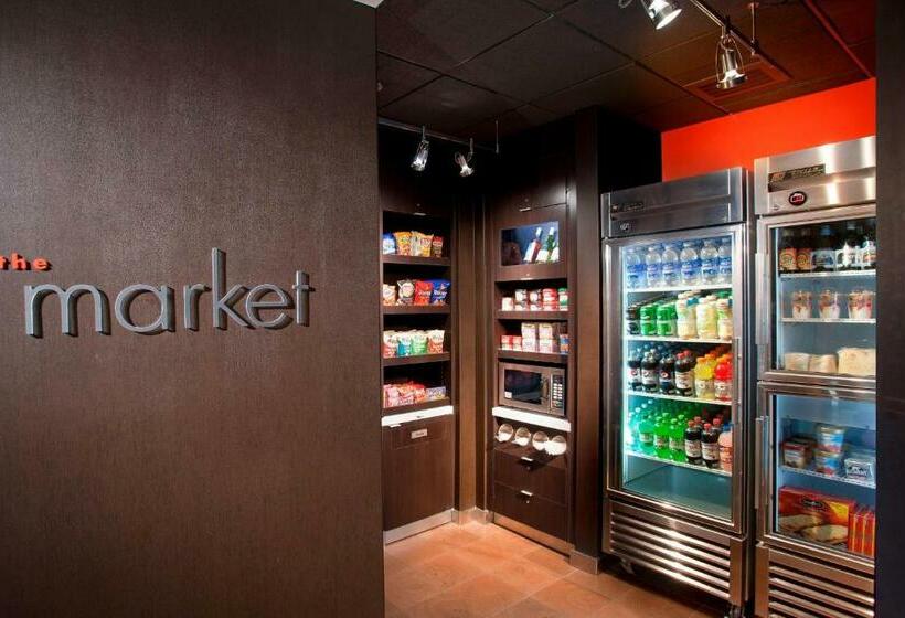 فندق Courtyard Miami Airport West Doral