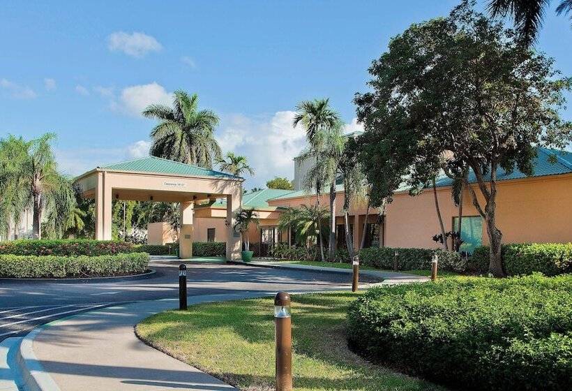 فندق Courtyard Miami Airport West Doral