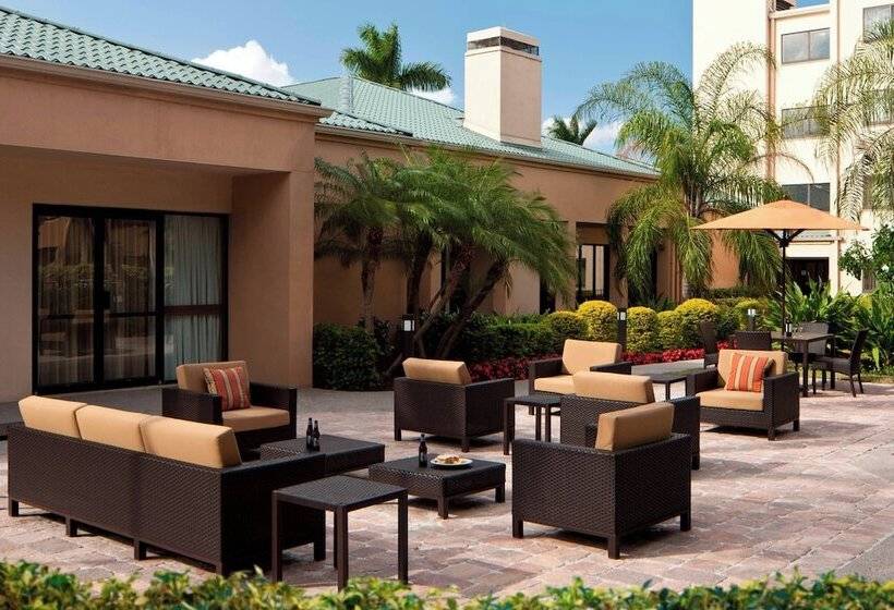 فندق Courtyard Miami Airport West Doral