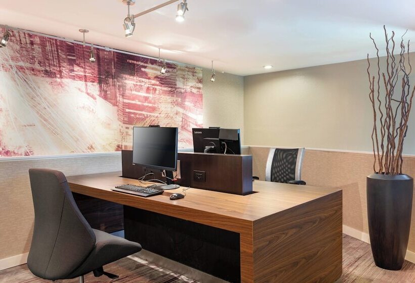 فندق Courtyard Miami Airport West Doral