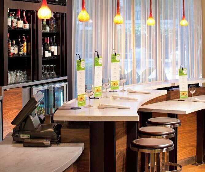 فندق Courtyard Miami Airport West Doral