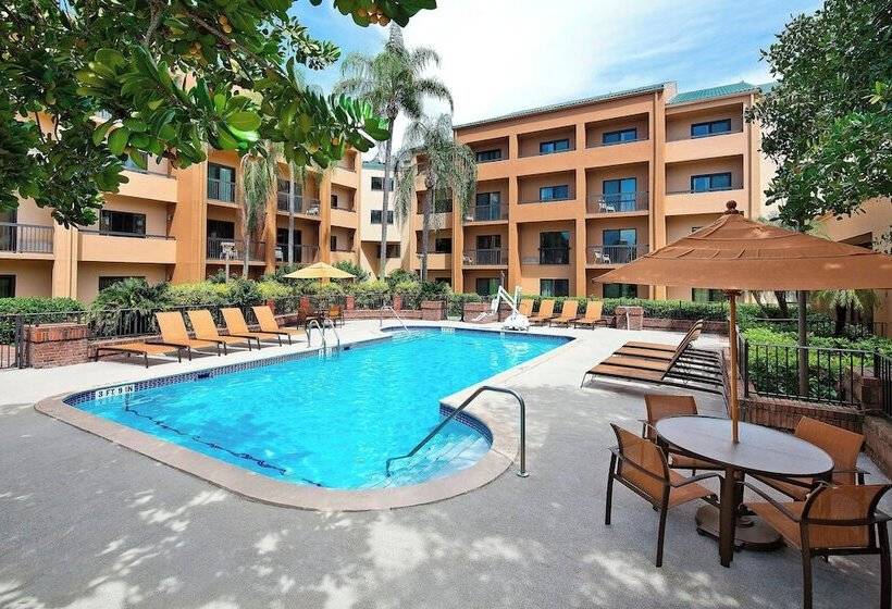 فندق Courtyard Miami Airport West Doral