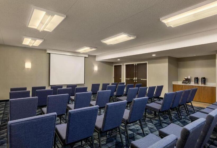 هتل Courtyard By Marriott Minneapolis St. Paul Airport