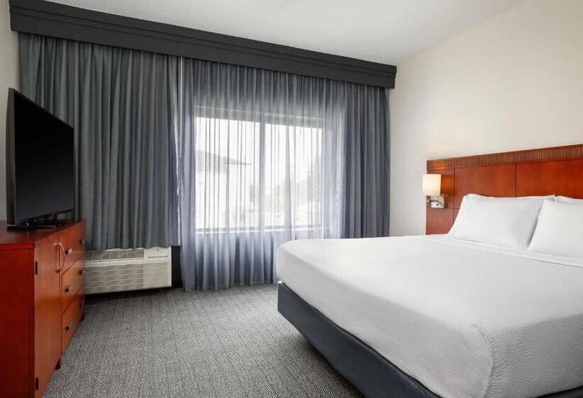 هتل Courtyard By Marriott Minneapolis St. Paul Airport
