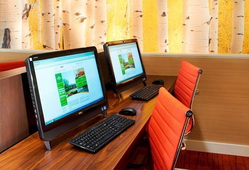 هتل Courtyard By Marriott Minneapolis St. Paul Airport