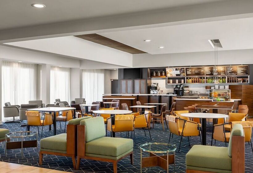 هتل Courtyard By Marriott Minneapolis St. Paul Airport