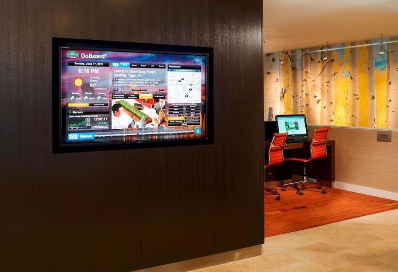 هتل Courtyard By Marriott Minneapolis St. Paul Airport