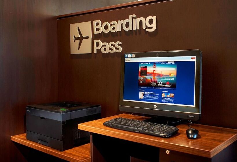 هتل Courtyard By Marriott Minneapolis St. Paul Airport