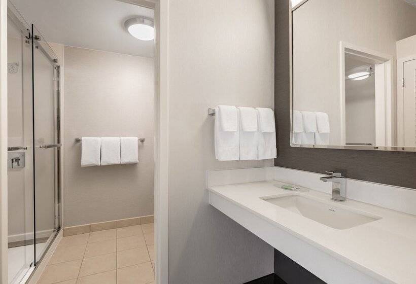 هتل Courtyard By Marriott Minneapolis St. Paul Airport