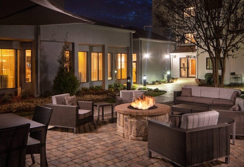 هتل Courtyard By Marriott Nashville Airport