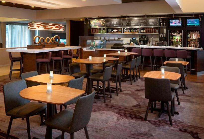 هتل Courtyard By Marriott Nashville Airport