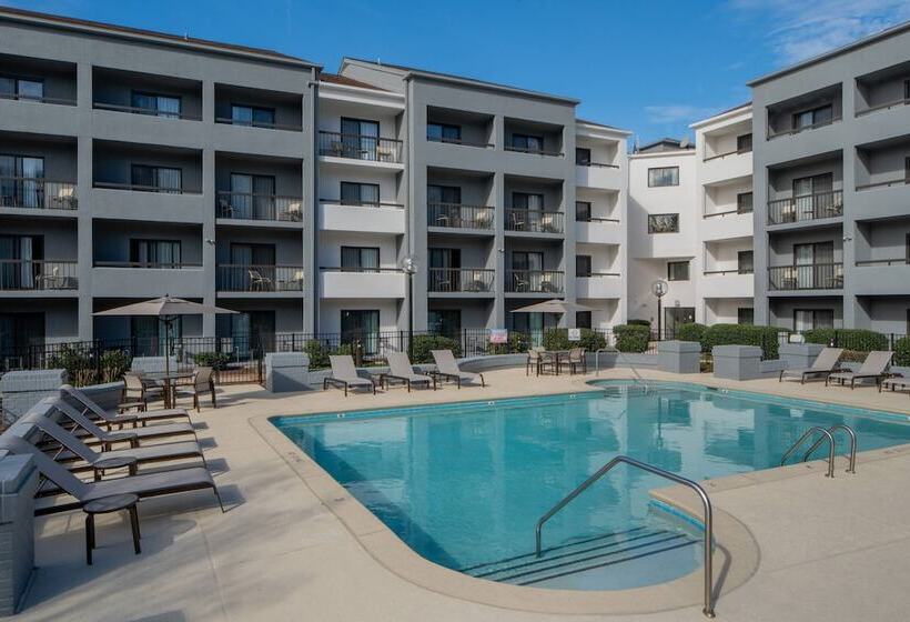 هتل Courtyard By Marriott Nashville Airport