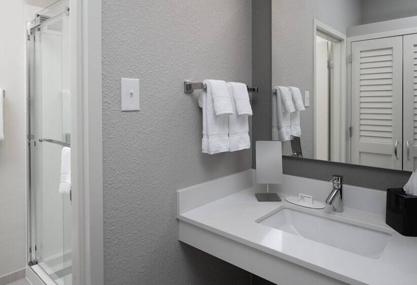 هتل Courtyard By Marriott Nashville Airport